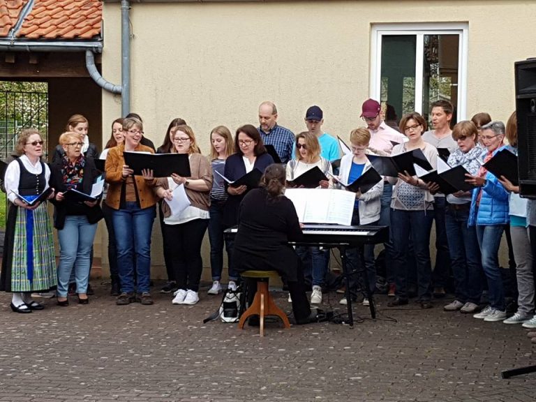 Maibaumaufstellung in Kürnach
